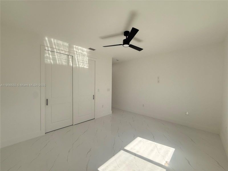 Spacious, unfurnished interior of a new home in , Lehigh Acres (Image 14).