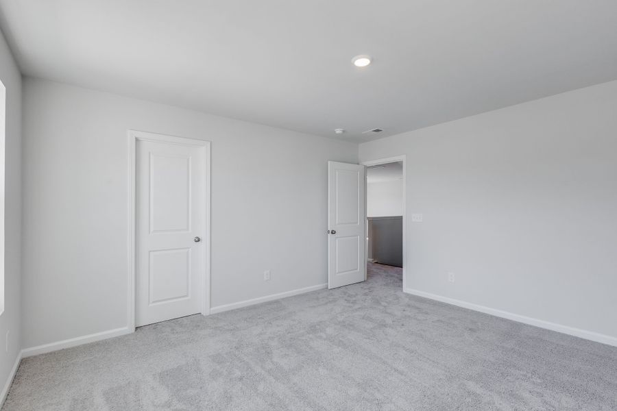 Spacious, unfurnished interior of a new home in Bluefield, Lexington (Image 33).