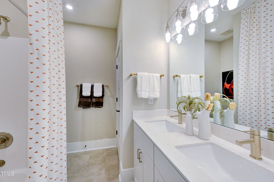 PJD5-0048-00_Horizon_Bath 2-1