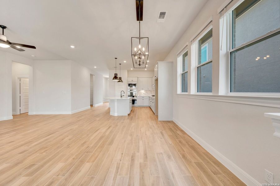Spacious, unfurnished interior of a new home in Davis Ranch 50', San Antonio (Image 18).