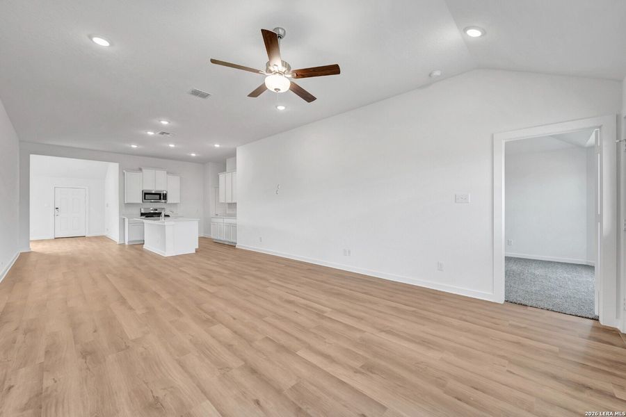 Spacious, unfurnished interior of a new home in Winding Brook, San Antonio (Image 21). Spacious, unfurnished interior of a new home in Winding Brook, San Antonio (Image 21).