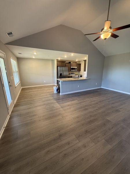Spacious, unfurnished interior of a new home in Bradley Bend, Ashland City (Image 10).