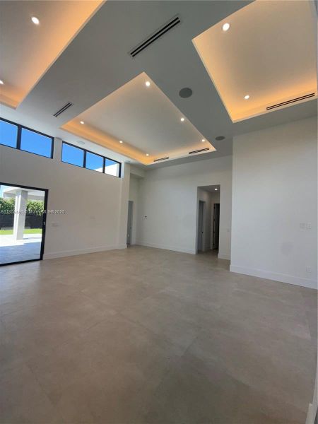 Spacious, unfurnished interior of a new home in , Miami (Image 51).