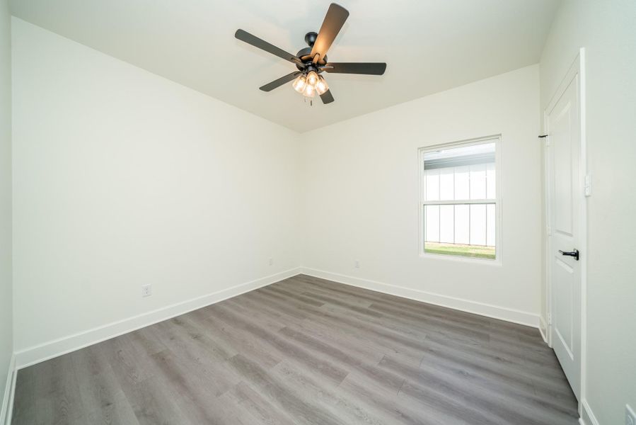 Spacious, unfurnished interior of a new home in , Kilgore (Image 10).