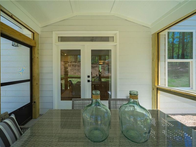 Exterior details and patio area of a home in Riverwood, Dallas (Image 28).