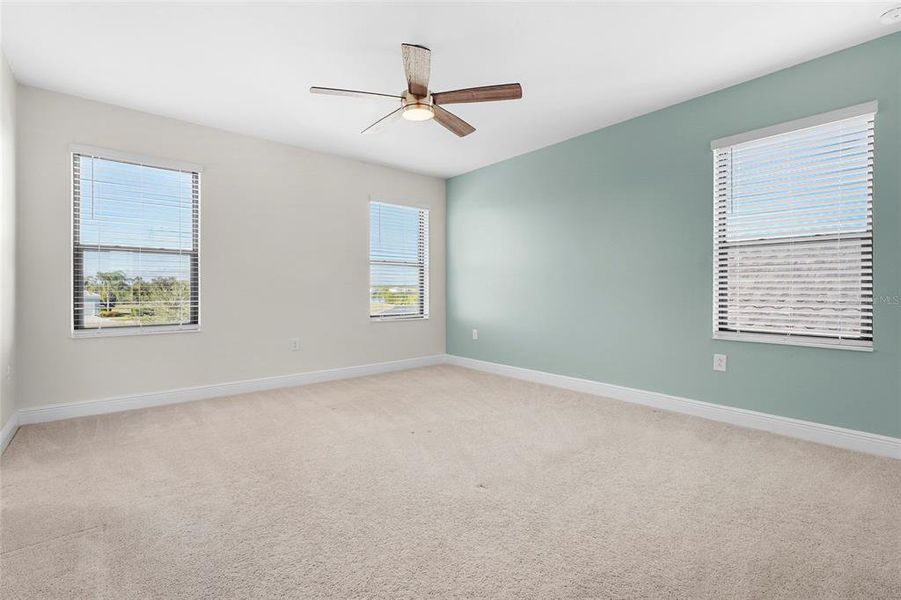 Spacious, unfurnished interior of a new home in , Sarasota (Image 53).