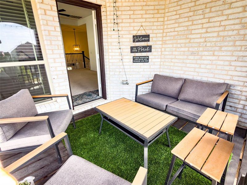 Patio / terrace featuring outdoor lounge area