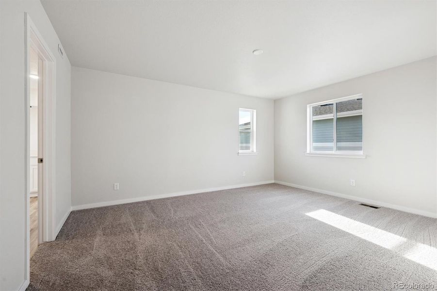 Spacious, unfurnished interior of a new home in Windler, Aurora (Image 14).