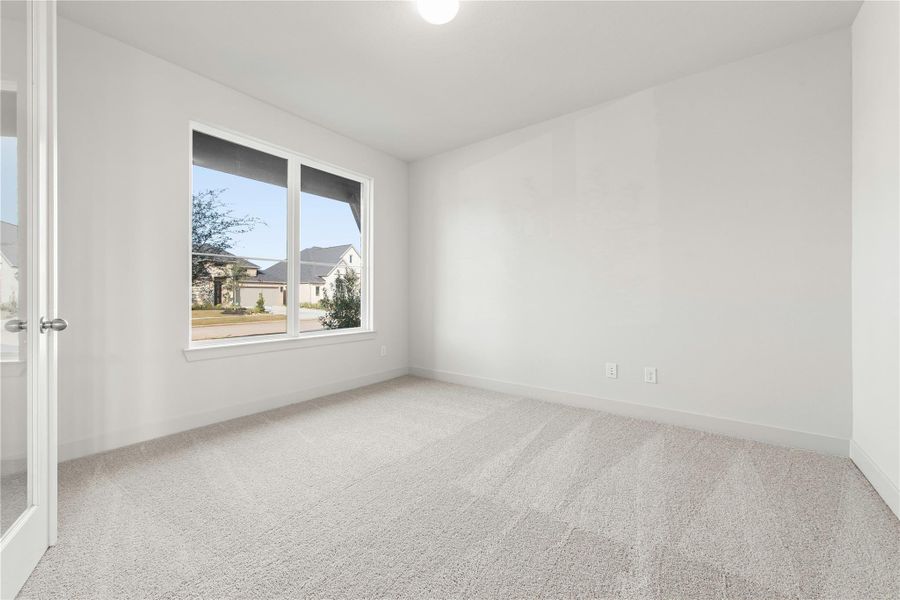 Spacious, unfurnished interior of a new home in Cross Creek West, Fulshear (Image 12).