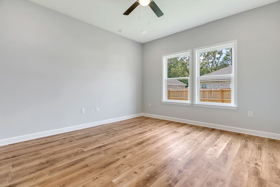 Spacious, unfurnished interior of a new home in Oak Hollow, Crestview (Image 39).