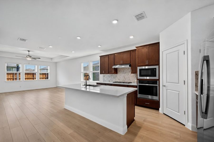 Furnished interior view inside a new home in Madero 50s, Fort Worth (Image 7).