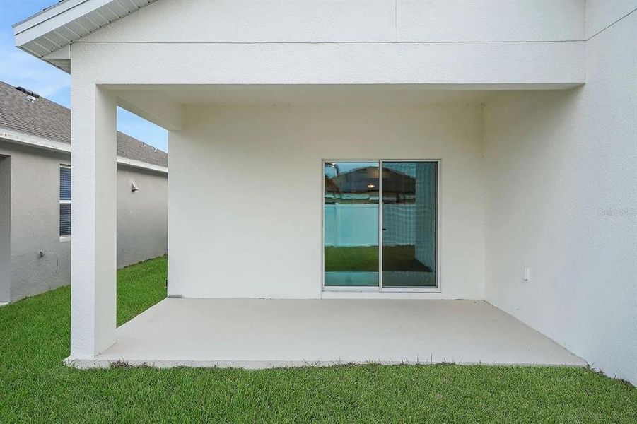 Exterior details and patio area of a home in Cypress Park Estates, Haines City (Image 26).