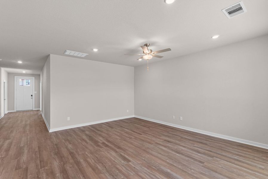 Spacious, unfurnished interior of a new home in , Alvin (Image 24).