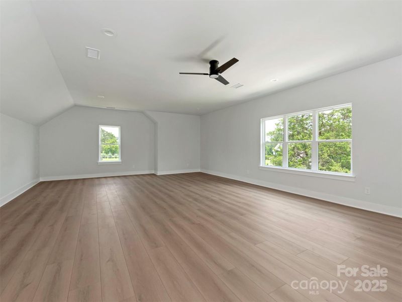 Large Bedroom en-suite