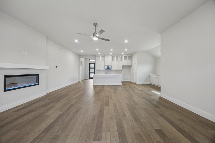 Representative unfurnished interior of a home built from the The Jason by Lillian Custom Homes in Hickory Hill, Sherman (Image 20).