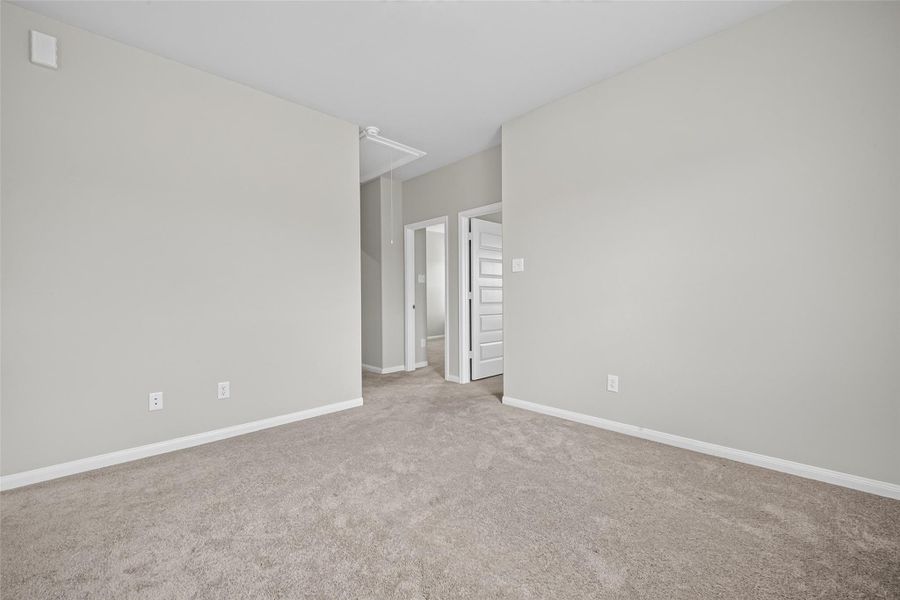 Spacious, unfurnished interior of a new home in Charleston Heights, Rosharon (Image 39).