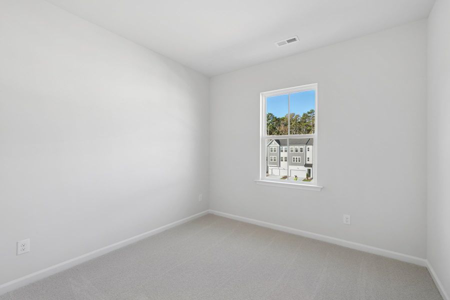 Spacious, unfurnished interior of a new home in Twinleaf Townes, Chapel Hill (Image 17).