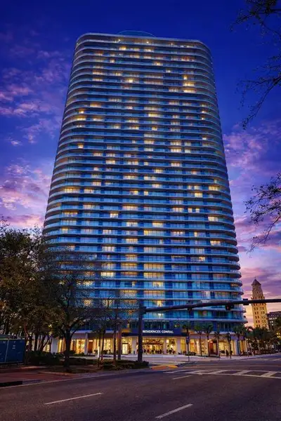 Condo located in St. Petersburg, FL showcasing its design and architecture (Image 3).