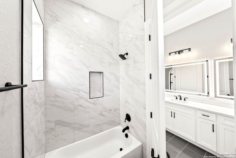 Furnished interior view inside a new home in , New Braunfels (Image 6).