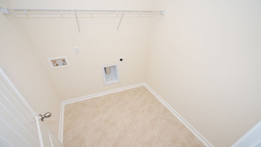 Representative unfurnished interior of a home built from the Aria by D.R. Horton in Summerville, Darlington (Image 19).