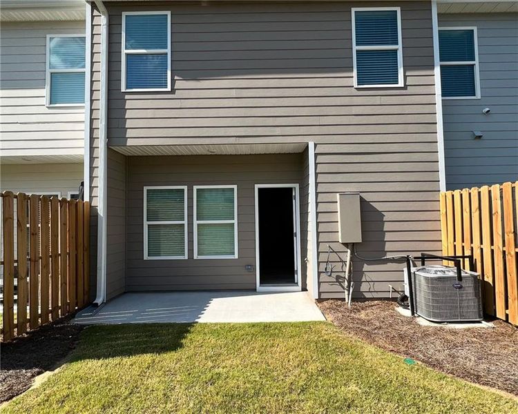 Exterior details and patio area of a home in , Union City (Image 15).