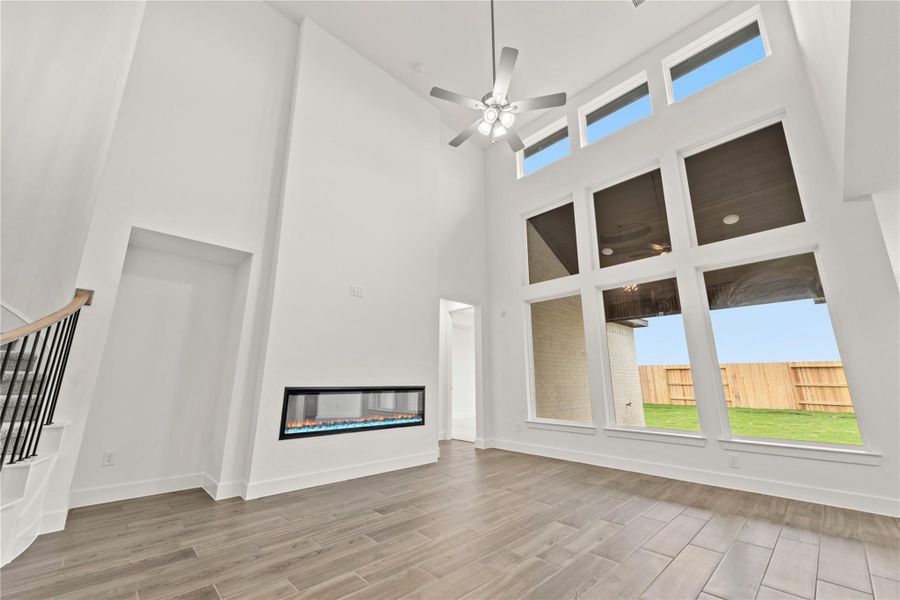 Representative image. Features, selections and colors may vary.