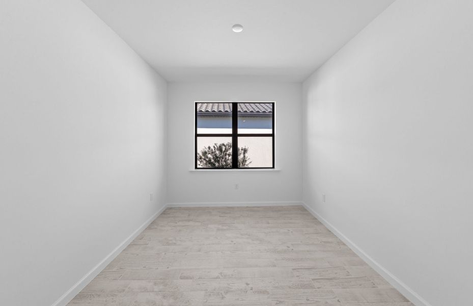 Spacious, unfurnished interior of a new home in Del Webb Naples, Immokalee (Image 17).