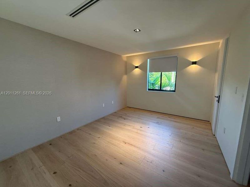 Spacious, unfurnished interior of a new home in , Miami (Image 33).