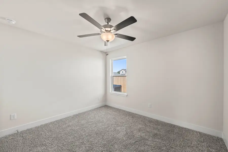 Spacious, unfurnished interior of a new home in Liberty Oaks, Waco (Image 10).