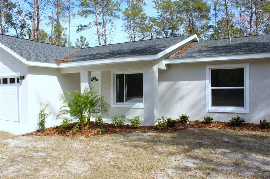 Exterior details and patio area of a home in , Ocklawaha (Image 24).