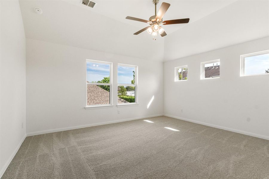 Spacious, unfurnished interior of a new home in Ellis Cove, Seabrook (Image 20).
