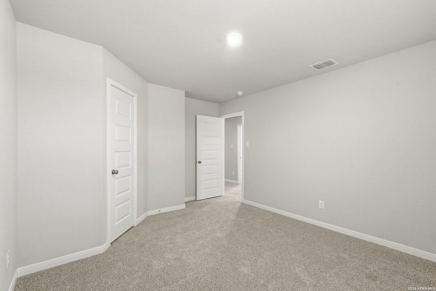 Spacious, unfurnished interior of a new home in Swenson Heights, Seguin (Image 15).