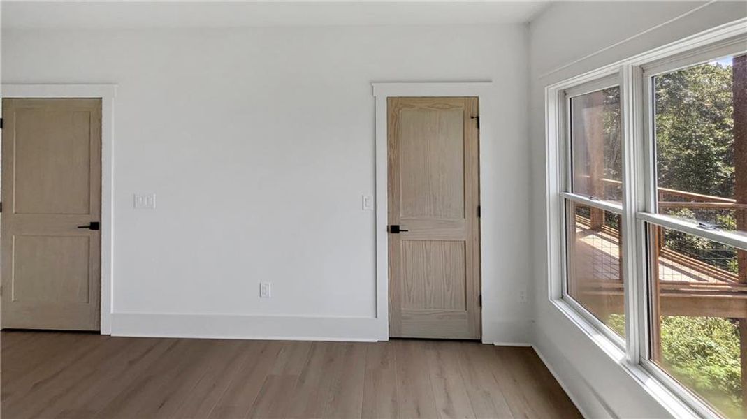 Spacious, unfurnished interior of a new home in , Jasper (Image 24).