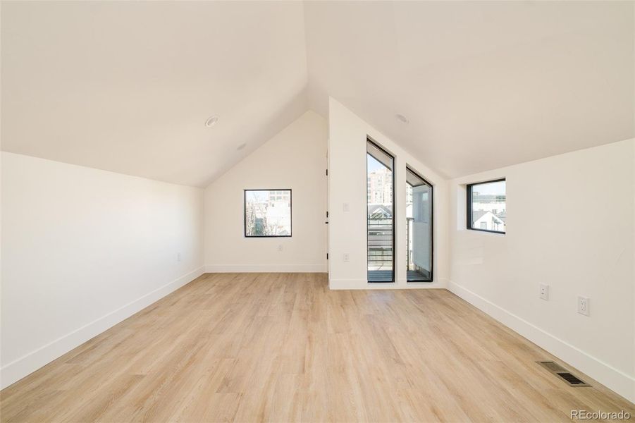 Spacious, unfurnished interior of a new home in , Denver (Image 18).