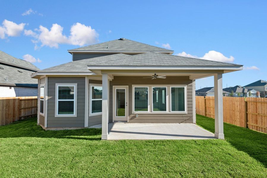 Exterior details and patio area of a home in Miller's Pond, Rosenberg (Image 15). Exterior details and patio area of a home in Miller's Pond, Rosenberg (Image 15).
