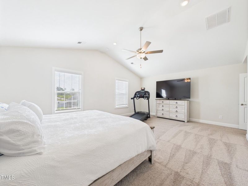 CAM01608G0-PR0104-STILL047