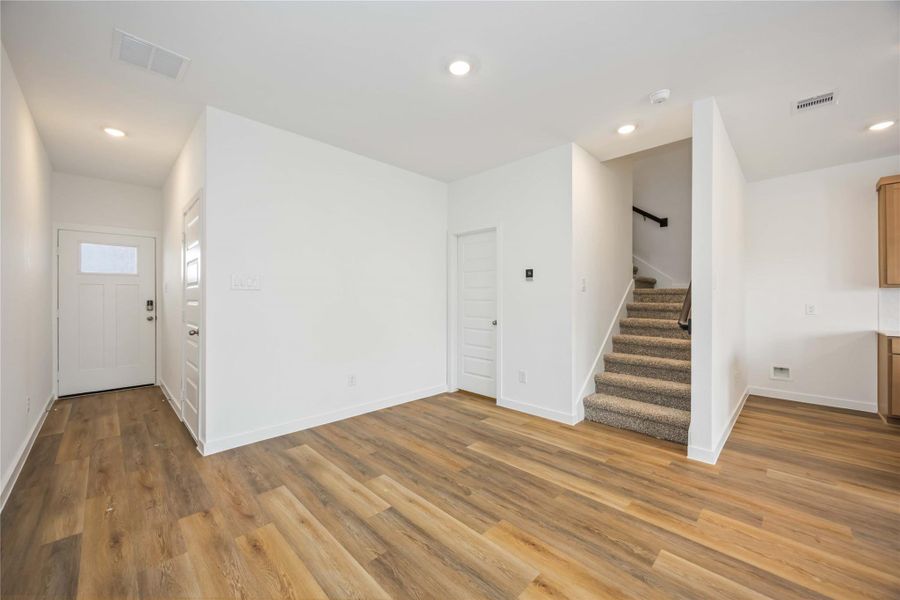 Spacious, unfurnished interior of a new home in Pinehaven, Houston (Image 26).