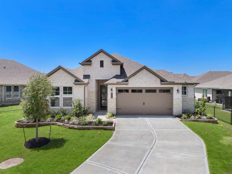 Front exterior of a new home in Chambers Creek, Willis, TX, highlighting curb appeal (Image 27). Front exterior of a new home in Chambers Creek, Willis, TX, highlighting curb appeal (Image 27).