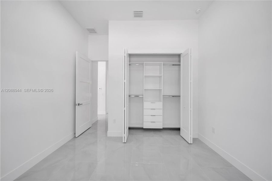 Spacious, unfurnished interior of a new home in , Lehigh Acres (Image 38).