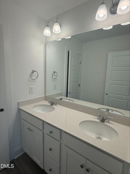 Secondary bath w/ double vanity