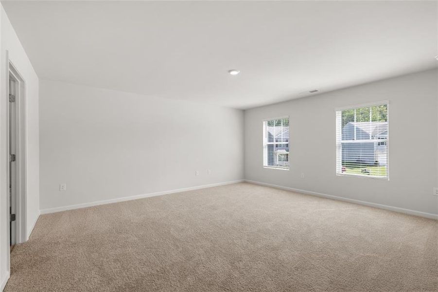 Spacious, unfurnished interior of a new home in Oakleigh Glen, Dallas (Image 31).