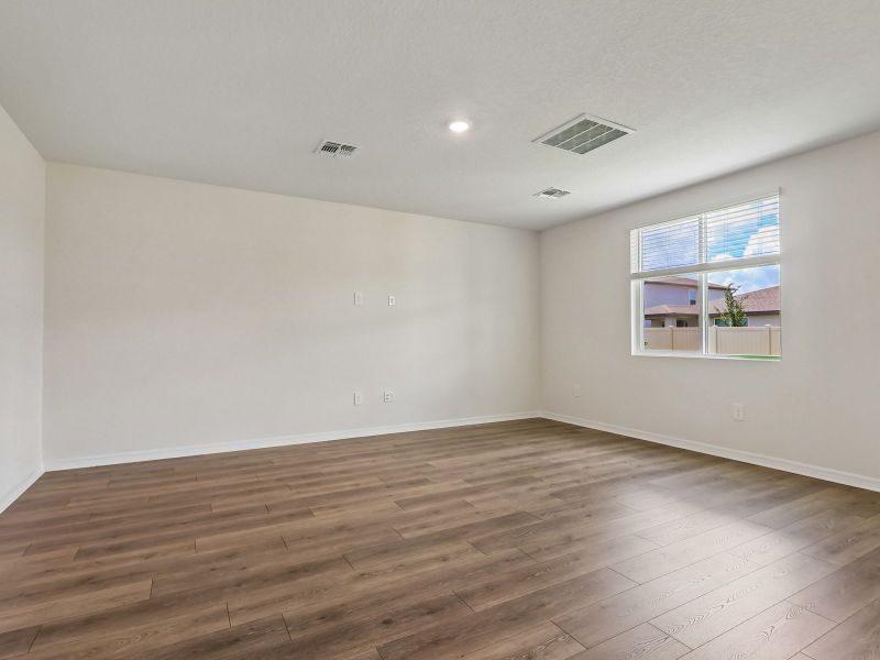Spacious, unfurnished interior of a new home in Crosswinds - Signature Series, Haines City (Image 8).