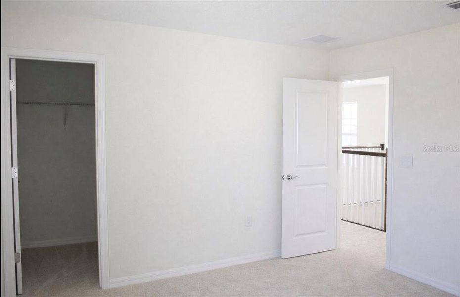 Spacious, unfurnished interior of a new home in , Clermont (Image 10).