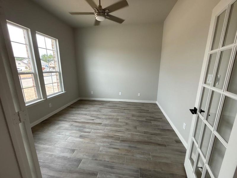 Spacious, unfurnished interior of a new home in Waterford Park, Weatherford (Image 12).