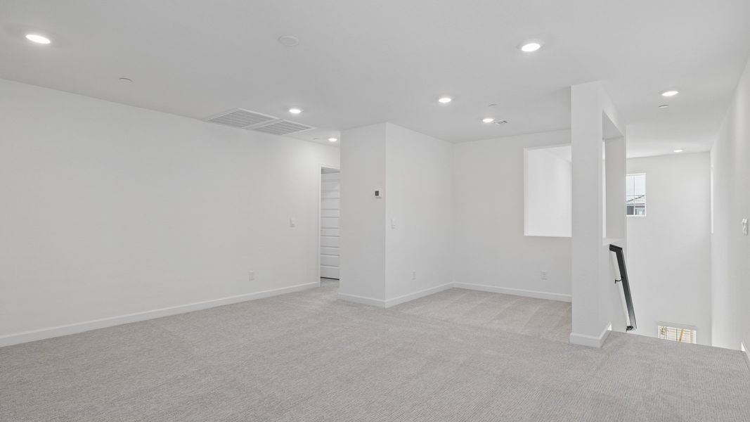 Spacious, unfurnished interior of a new home in The Buttes at Mystic, Peoria (Image 21).