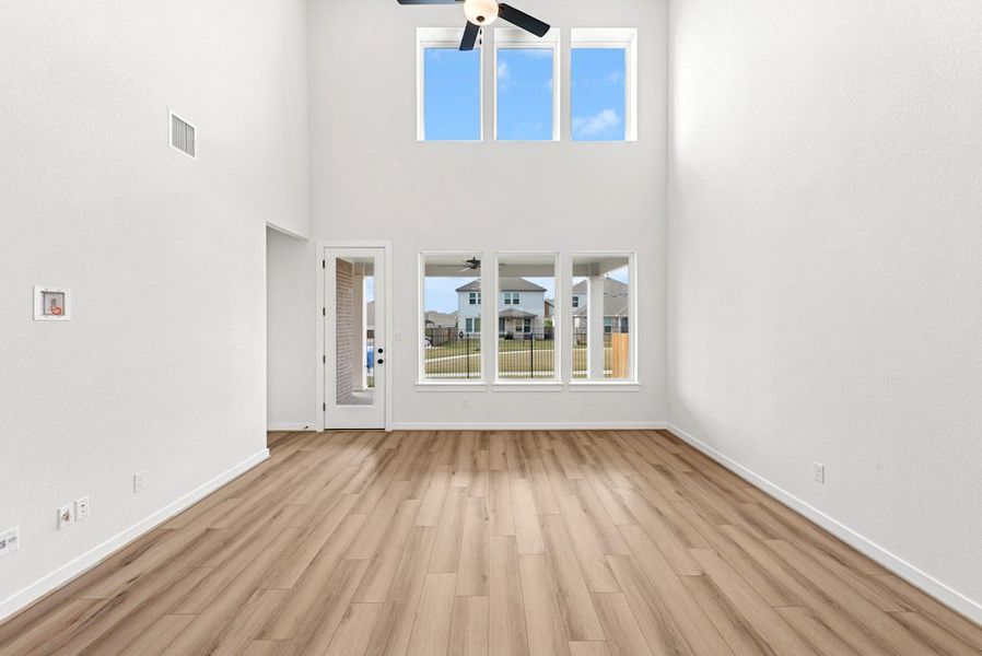 Spacious, unfurnished interior of a new home in University Heights, Round Rock (Image 22).