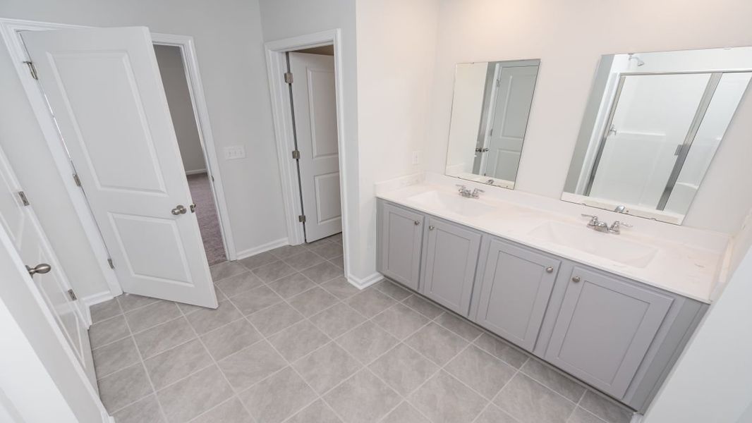 Representative furnished interior of a home built from the ROBIE by D.R. Horton in Island Green, Myrtle Beach (Image 17).