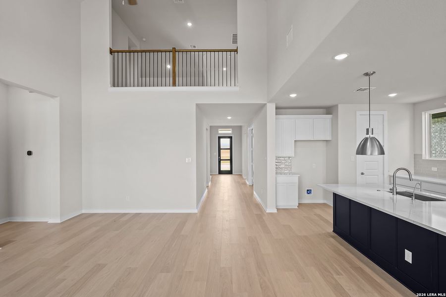 Spacious, unfurnished interior of a new home in Buffalo Crossing, Cibolo (Image 40).