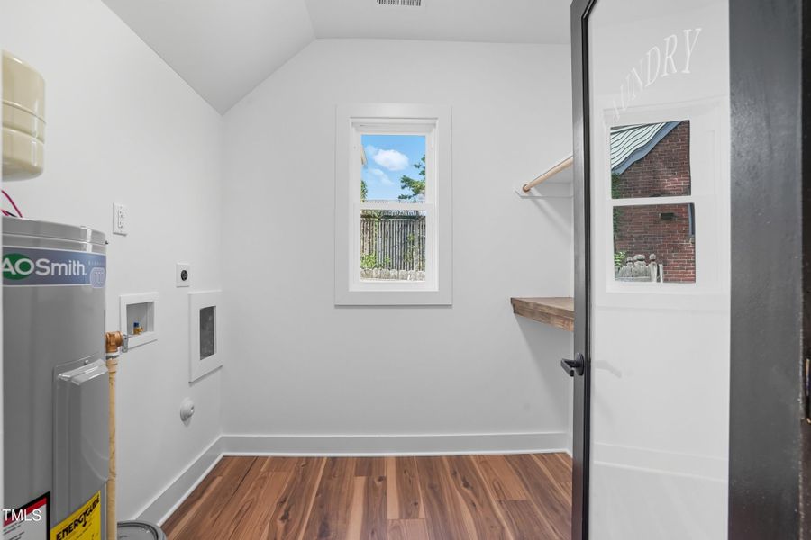 304 King Charles Unit 2-14 304 King Charles Unit 2-14