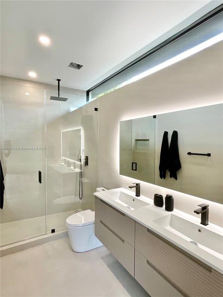 Master Bathroom Master Bathroom